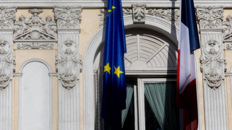 ep archivo   las banderas de la union europea y de francia