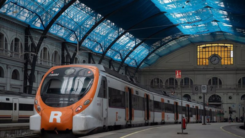Archivo - Un tren en la estación de Francia, donde opera Rodalies, a 21 de febrero de 2025, en Barcelona, Catalunya (España). | David Zorrakino - Europa Press - Archivo ep archivo un tren en la estacion de francia donde opera rodalies a 21 de febrero de 2025 en