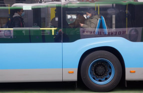 ep archivo varias personas con mascarilla en un autobus de la emt en las inmediaciones de plaza de ep archivo varias personas con mascarilla en un autobus de la emt en las inmediaciones de plaza de