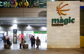 ep archivo   varias personas en la entrada del centro comercial mgic badalona a 27 de marzo de 2024