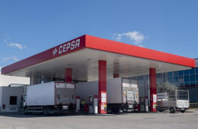 ep archivo   varios camiones repostando en una gasolinera de cepsa