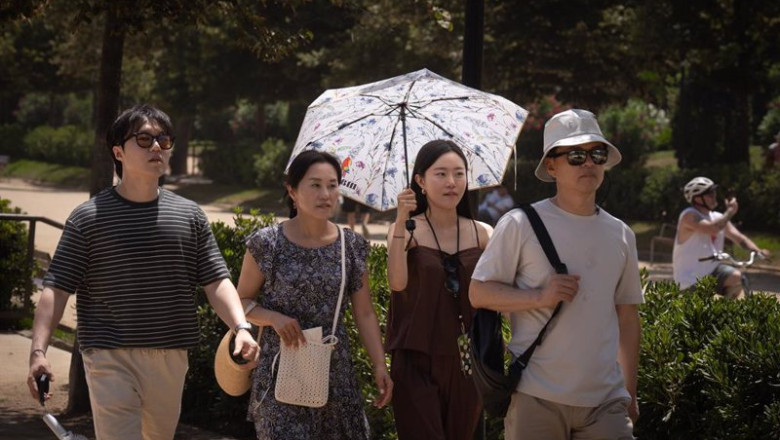 ep archivo varios turistas en el parque de la ciudadela a 18 de julio de 2023 en barcelona ep archivo varios turistas en el parque de la ciudadela a 18 de julio de 2023 en barcelona