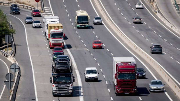 ep archivo   varios vehiculos circulan en la autovia a4 a 27 de junio de 2025 en madrid espana