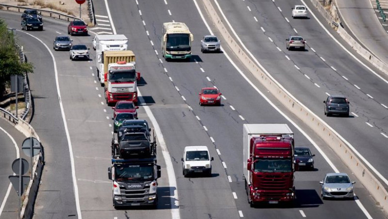 Archivo - Varios vehículos circulan en la autovía A4, a 27 de junio de 2025, en Madrid (España). | A. Pérez Meca - Europa Press - Archivo ep archivo varios vehiculos circulan en la autovia a4 a 27 de junio de 2025 en madrid espana