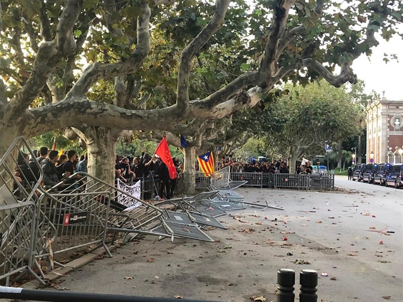 ep concentracion y altercados ante el parlament durante la diada