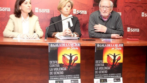 ep de izda a dcha lola vaallejo soledad pezuela y jesus barez presentan la ii gala de la mujer en