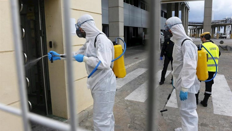 Efectivos de la Unidad Militar de Emergencias, UME realizan tareas de limpieza y desinfección en Málaga | Álex Zea - Europa Press ep efectivos de la unidad militar de emergencias ume realizan tareas de limpieza y desinfeccion en