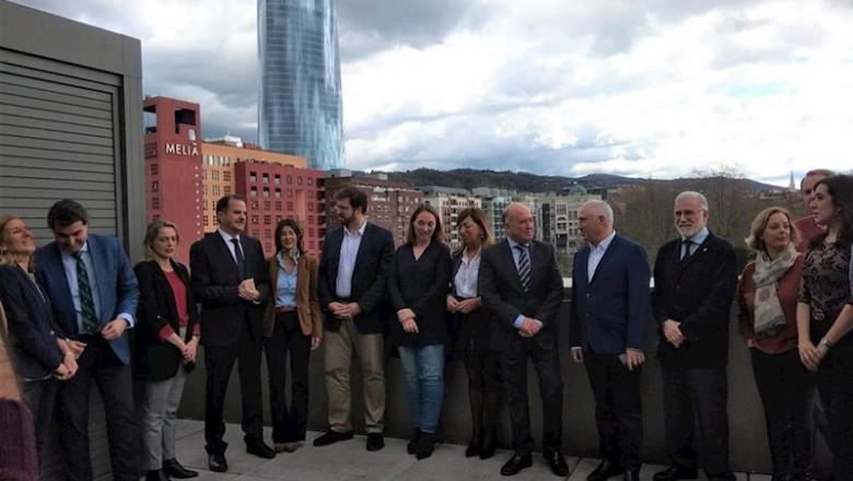 ep el candidato a lehendakari de la coalicion ppcs carlos iturgaiz presenta las candidaturas en