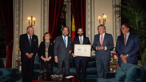 ep el chef coco montes de pabu recogiendo un premio