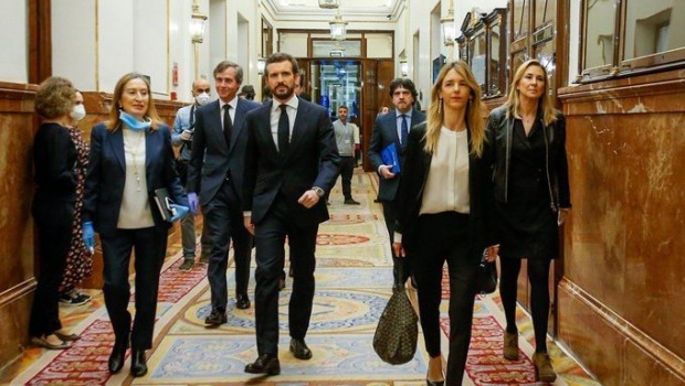 ep el lider del pp pablo casado con cayetana alvarez de toledo y otros diputados del grupo popular