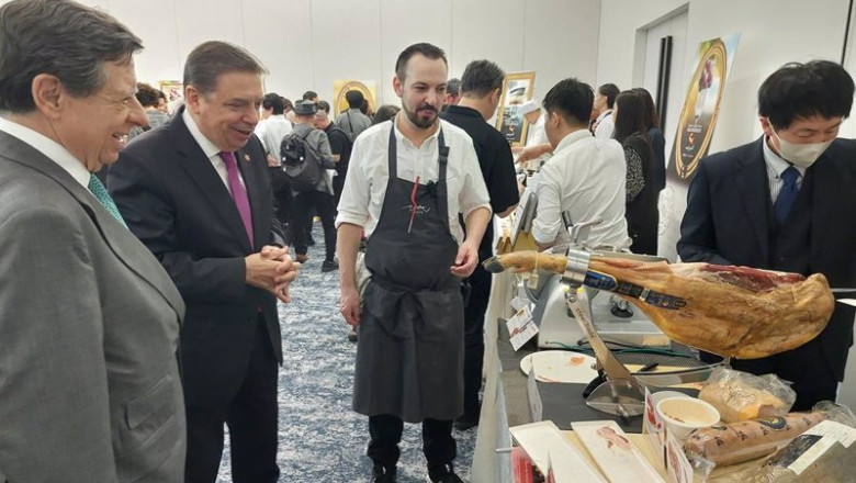 ep el ministro de agricultura pesca y alimentacion luis planas promocionando los alimentos espanoles ep el ministro de agricultura pesca y alimentacion luis planas promocionando los alimentos espanoles