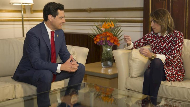 El presidente de la Junta de Andalucía, Juanma Moreno (i), se reúne con la secretaria general del PSOE de Andalucía, Susana Díaz (d), en una imagen de archivo. | María José López - Europa Press - Archivo ep el presidente de la junta de andalucia juanma moreno i se reune con la secretaria general del