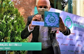 ep franois bottinelli ceo de renault trucks espana firma el pacto por la movilidad sostenible en