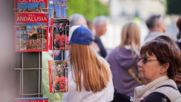 ep imagenes de recurso de turistas por el centro de sevilla a 31 de marzo de 2025 en sevilla ep imagenes de recurso de turistas por el centro de sevilla a 31 de marzo de 2025 en sevilla