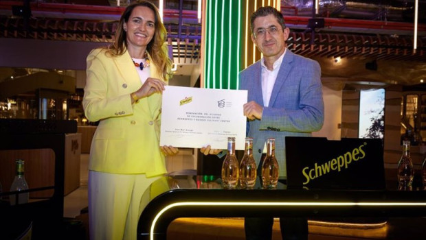 ep la consejera delegada de suntory beverage food spain sara de pablos y del director general de