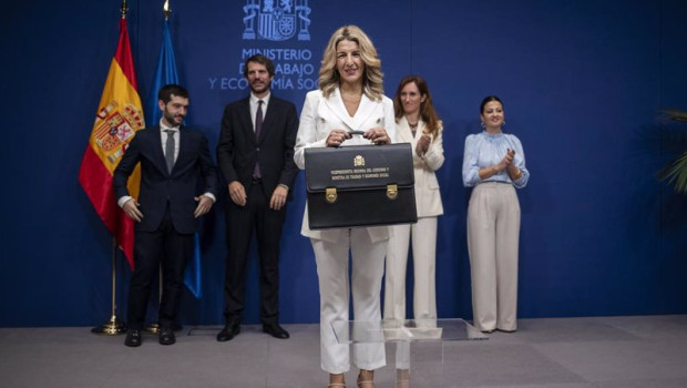 ep la vicepresidenta segunda y ministra de trabajo y economia social yolanda diaz posa con su