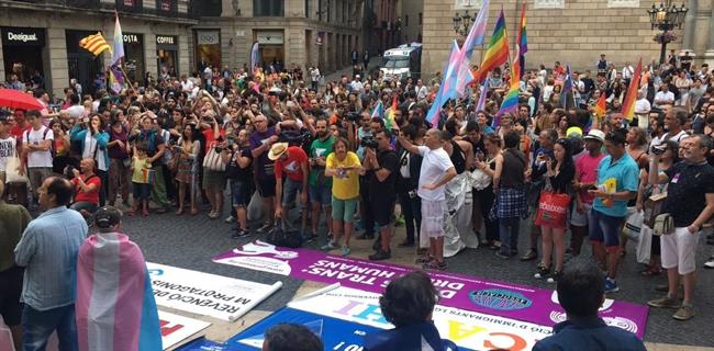 Manifestación por los 40 años de la marcha LGTBI en Barcelona | @OCL_H ep manifestacionlos 40 anosla marcha lgtbibarcelona