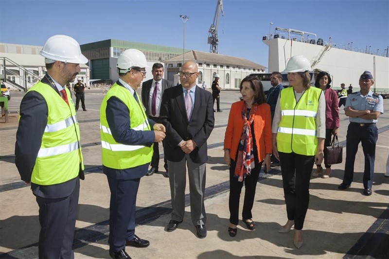 ep margarita robles visita el submarino s-80 en navantia cartagena