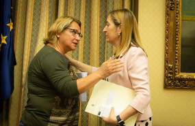 ep meri pita diputada de unidos podemos hablando con la presidenta del congreso ana pastor en una