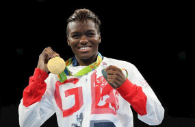 ep nicola adams con su medalla de oro olimpica del peso mosca del boxeo de los juegos de rio de