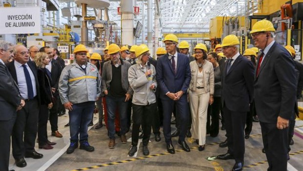 ep pedro sanchez visitaplantarenaultvalladolid 20181022170401