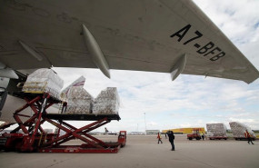 ep primer avion que aterriza en madrid de los dos que traeran material adquirido en china por la