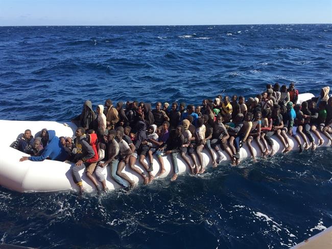 Rescate de un barco con inmigrantes por el 'Aquarius' | MSF ep rescateun barcoinmigrantesel aquarius