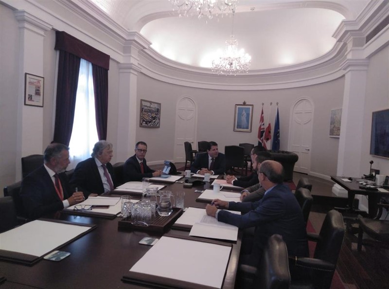 ep reunion en gibraltar entre picardo y el alcalde de la linea