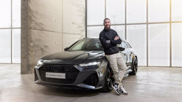 ep sergio ramos al lado de su nuevo audi rs6 avant
