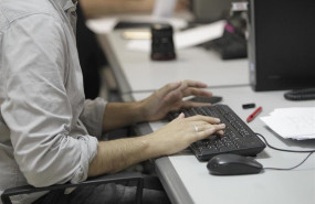 ep trabajador oficina teclado ordenador 20190430174303 ep trabajador oficina teclado ordenador 20190430174303