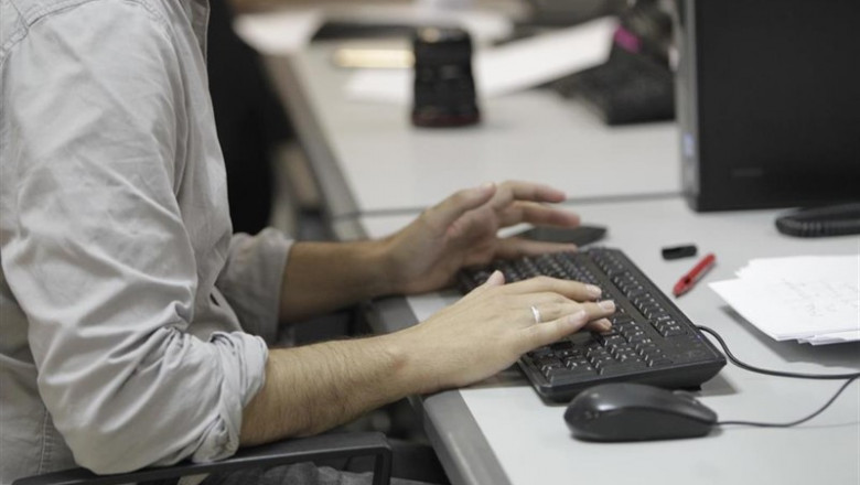 EUROPA PRESS - Archivo ep trabajador oficina teclado ordenador 20190430174303