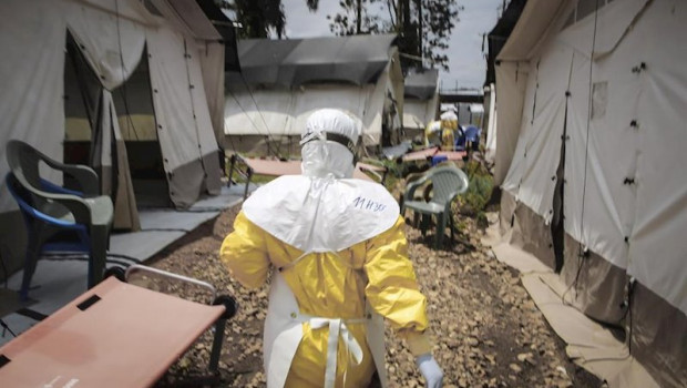 ep trabajador sanitario durante el brote de ebola en republica democratica del congo