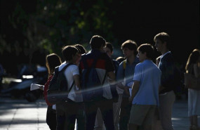 ep un grupo de estudiantes se dispone a presentarse al examen de evaluacion para el acceso a la