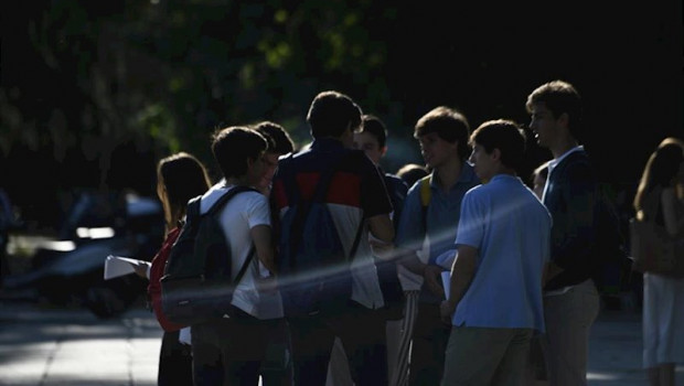 ep un grupo de estudiantes se dispone a presentarse al examen de evaluacion para el acceso a la