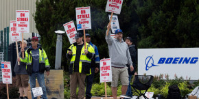 les travailleurs de l usine boeing se rassemblent sur les piquets de greve dans l etat de washington au premier jour de la greve 20240919081627 