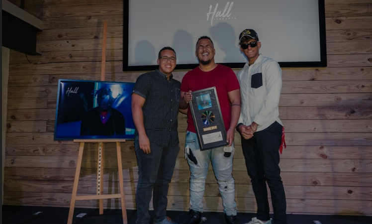 1566980322 hall 748x450 1566980322 hall 748x450