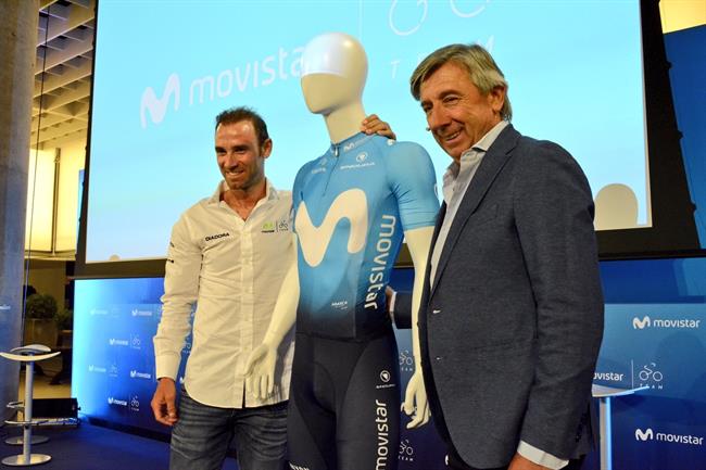 Alejandro Valverde y Eusebio Unzué en la presentación del nuevo maillot 2018 | MOVISTAR TEAM ep alejandro valverdeeusebio unzue enpresentacionnuevo maillot 2018