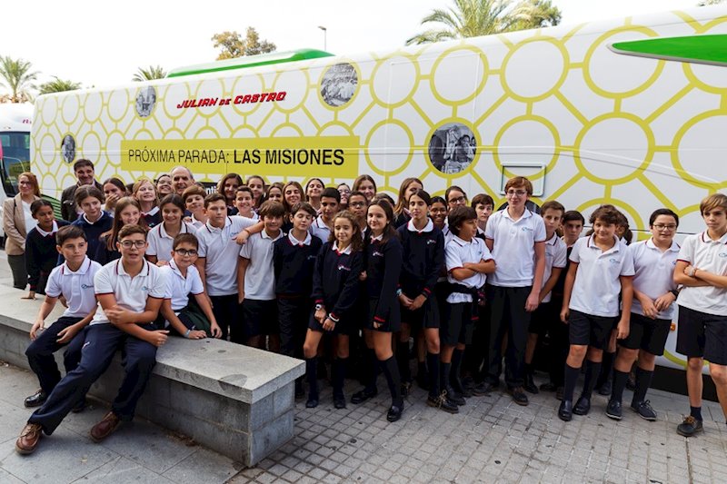 ep alumnos de uno de los colegios que han visitado el autobus del domund en cordoba ep alumnos de uno de los colegios que han visitado el autobus del domund en cordoba