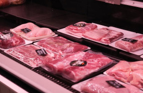 ep archivo   carne de cerdo expuesta en un mercado