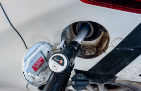 ep archivo un manguera de diesel reposta combustible en un vehiculo en una gasolinera a 2 de ep archivo un manguera de diesel reposta combustible en un vehiculo en una gasolinera a 2 de