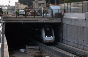 ep archivo   un tren circula por el tunel construido de acceso a la estacion murcia del carmen que