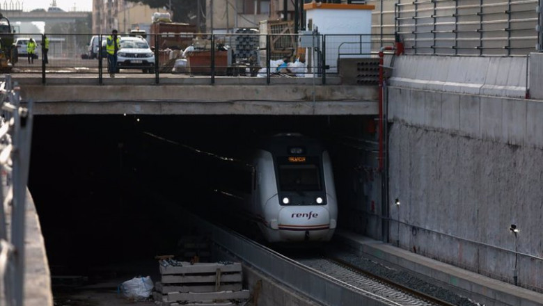 ep archivo un tren circula por el tunel construido de acceso a la estacion murcia del carmen que ep archivo un tren circula por el tunel construido de acceso a la estacion murcia del carmen que