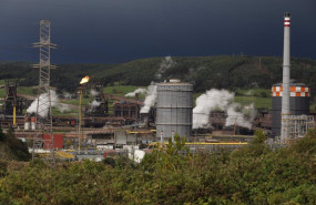 ep archivo   vista de la fabrica de acero de arcelormittal en gijon asturias espana archivo