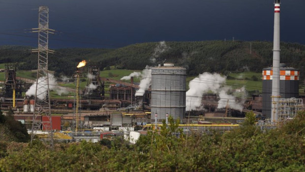 ep archivo   vista de la fabrica de acero de arcelormittal en gijon asturias espana archivo