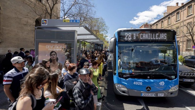 ep colas para esperar un autobus tras el apagon electrico a 28 de abril de 2025 en madrid espana ep colas para esperar un autobus tras el apagon electrico a 28 de abril de 2025 en madrid espana