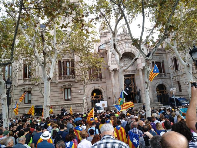 Concentración en el TSJC tras las detenciones de la Guardia Civil | EUROPA PRESS ep concentraciontsjclas detencionesla guardia civil