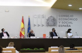 ep costas en el centro escucha la alocucion de la ministra de hacienda maria jesus montero
