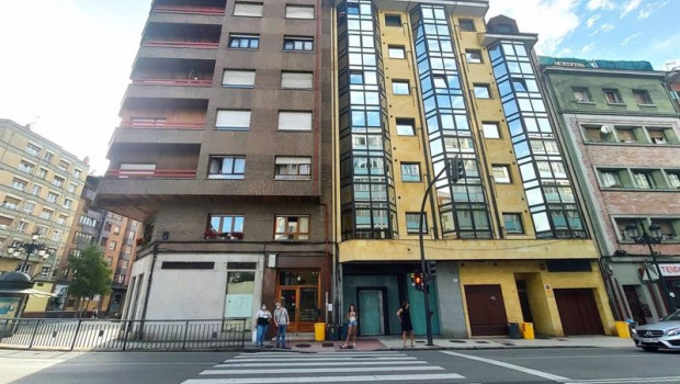 ep edificio de viviendas en oviedo en una foto de archivo