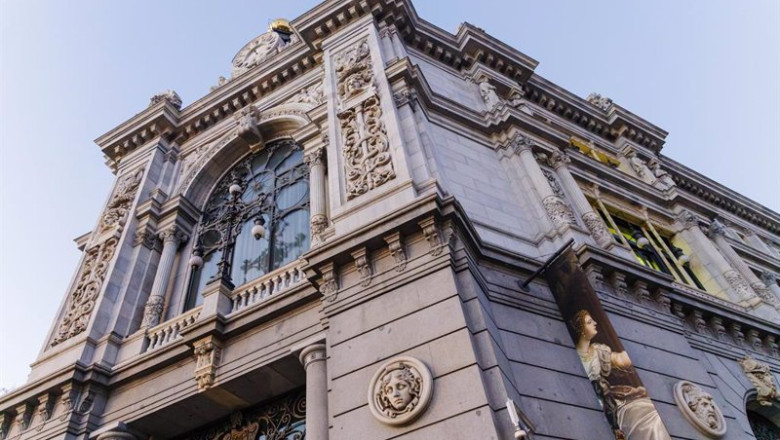 ep edificio del banco de espana donde desde hace varios dias hacen cola para contratar letras del