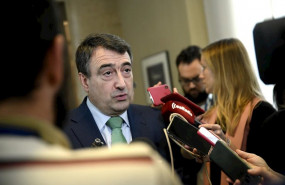 ep el portavoz del pnv en el congreso aitor esteban atiende a los medios de comunicacion en una